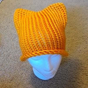 Handmade cat ear beanie (yellow gold)